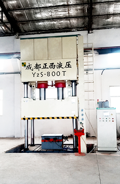 山东枣庄液压机客户定制的四柱液压机800t，液压机厂商成都正西圆满交付使用